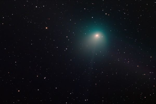 comet2A62B777-67F2-EDAA-AE67-E2CE98F28377.jpg