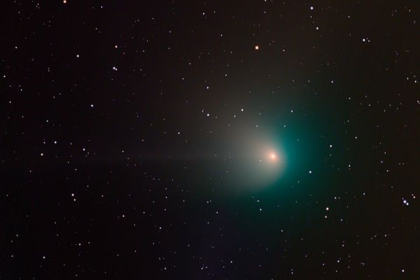 cometa25B7DC4BF-2D7A-7D69-DE09-5EF101984E9E.jpg